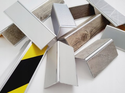 Narożnik aluminiowy CornerAlu WallWOOD™ dąb L1 5x5x50cm